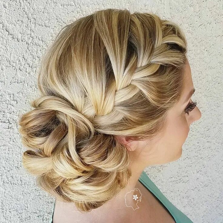 Прически на мероприятие на средние 40 Irresistible Hairstyles for Brides and Bridesmaids Side bun hairstyles, Weddi