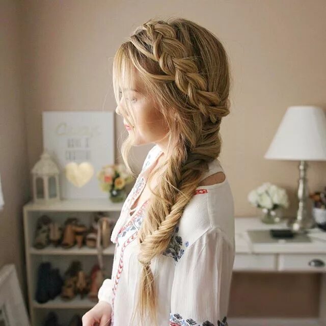 Прически на очень длинные волосы девочке Fishtail French Braid Braided Bun Side braid hairstyles, Long hair styles, Braid