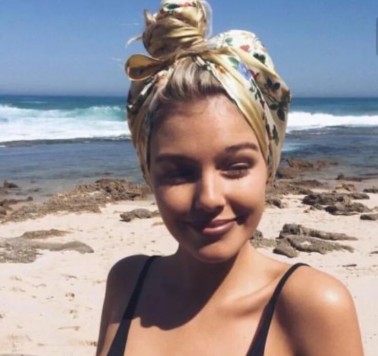 Прически на пляж на средние волосы Pin by paloma on *Beach*Vibes* Scarf hairstyles, Hair styles, Beach hair