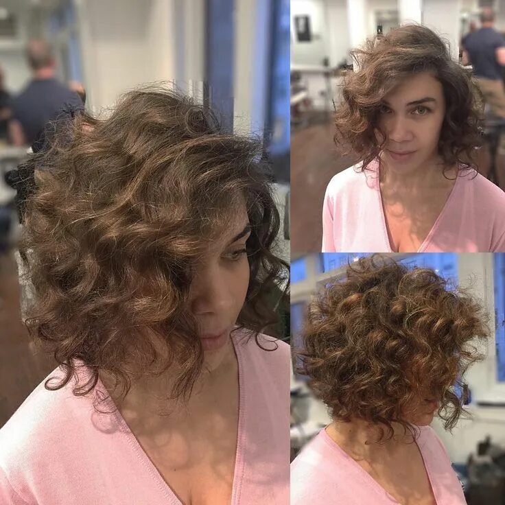 Прически на пористые волосы средней Brunette Angled Bob with Large Soft Curls and Side Part - The Latest Hairstyles 