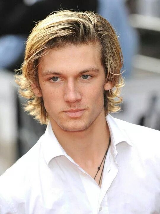 Прически на русые волосы средней длины мужские Alex Pettyfer Alex pettyfer, Boys haircuts, Boy hairstyles