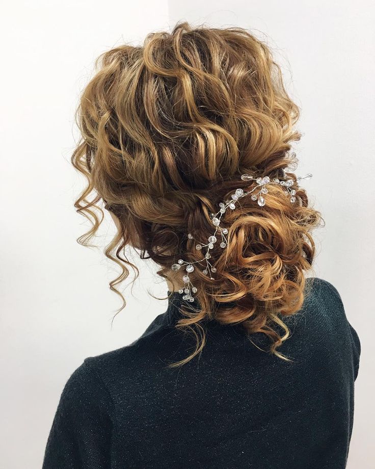 Прически на средние кудрявые волосы 87 Fabulous Wedding Hairstyles For Every Wedding Dress Neckline Curly hair updo,