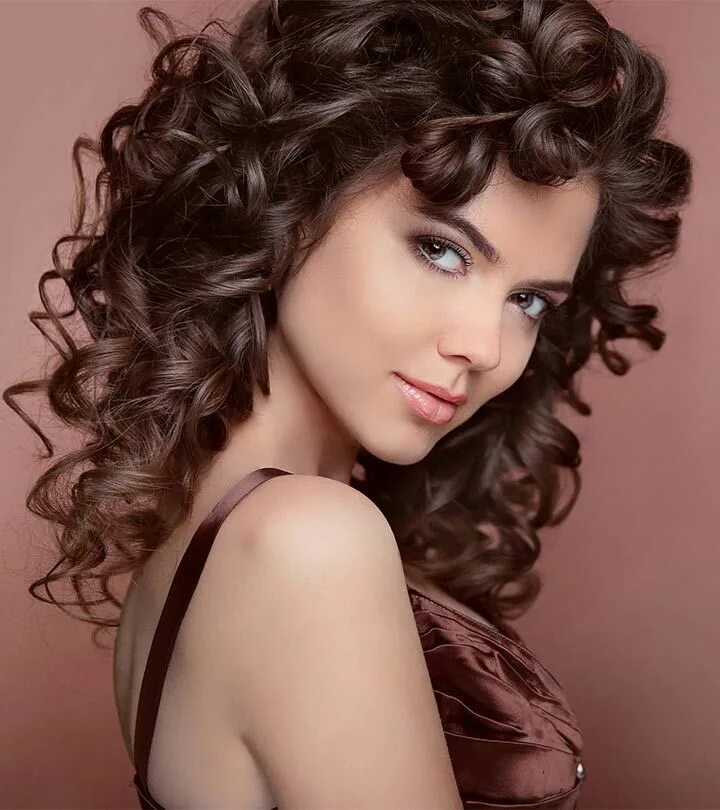 Прически на средние волосы для женщин кудри Get Perfect Curls with the DIY Dyson Airwrap Hack Curly hair styles, How to curl