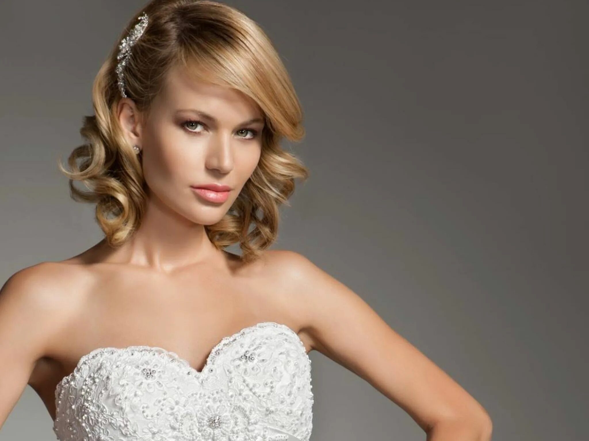 Прически на средние волосы к платью Wedding hair and makeup designer Keti Nikolova , wedding dress designer Mark&amp