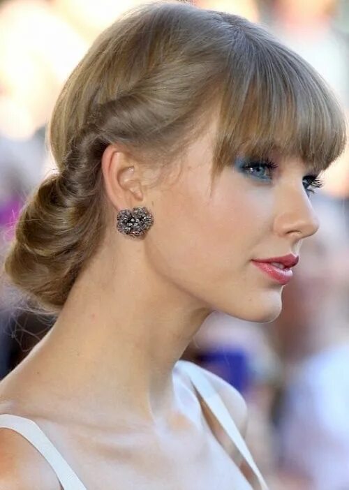 Прически на средние волосы под костюм Natural Fawn Blonde Taylor swift hair, Prom hairstyles for long hair, Hairstyle