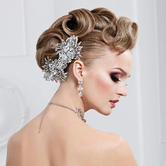 Прически на средние волосы с украшениями Pin by Renee Gambino on Hair Hair styles, Wedding hairstyles bridesmaid, Wedding