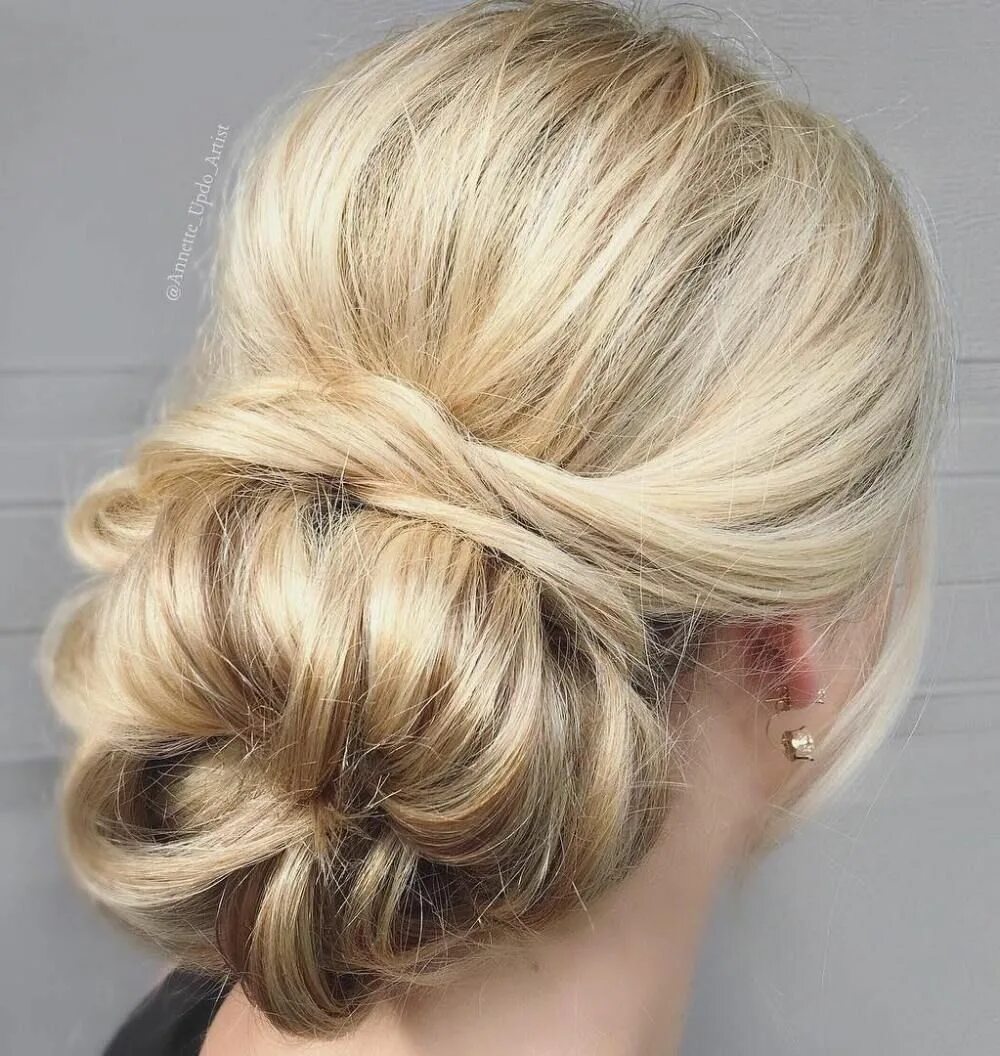 Прически на средние волосы сзади фото 20 Volume-Boosting Sock Buns You'll Love to Try Sock bun hairstyles, Bun hairsty