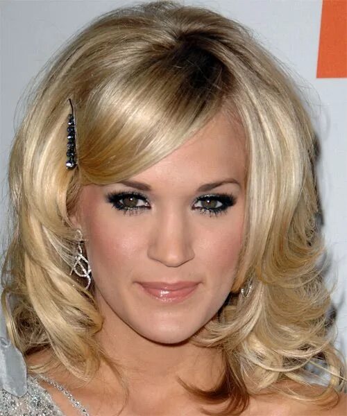 Прически на среднюю челку carrie underwood - Google Search Carrie underwood hair, Growing out bangs, Weddi