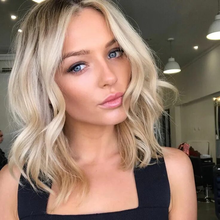 Прически на среднюю длину блондинкам Wavy blonde lob. Haircolor highlights hairstyle inspiration ideas. Shoulder leng