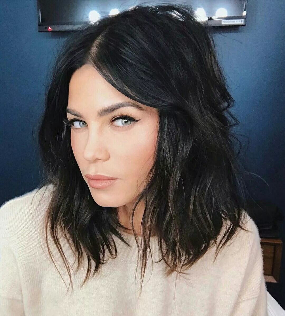 Прически на среднюю длину черных волос Jenna Dewan Tatum Thick hair styles, Lob hairstyle, Gorgeous hair color