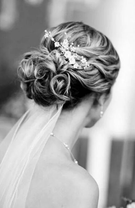 Прически на свадьбу 2024 с фатой Bridal veil hairstyles low buns 24 ideas #hairstyles #bridal Bride hairstyles, V