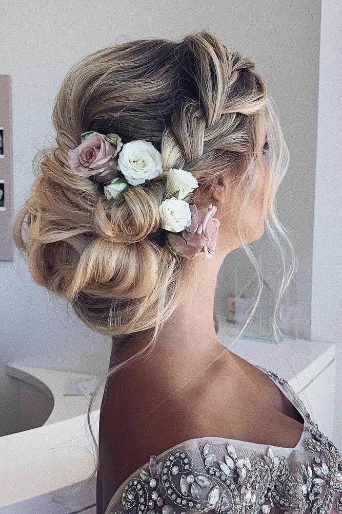 Прически на свадьбу тренд 2024 #hochzeitsfrisuren #bezugaubernde #mittellanges #hairstyles #mediumlong . Weddin