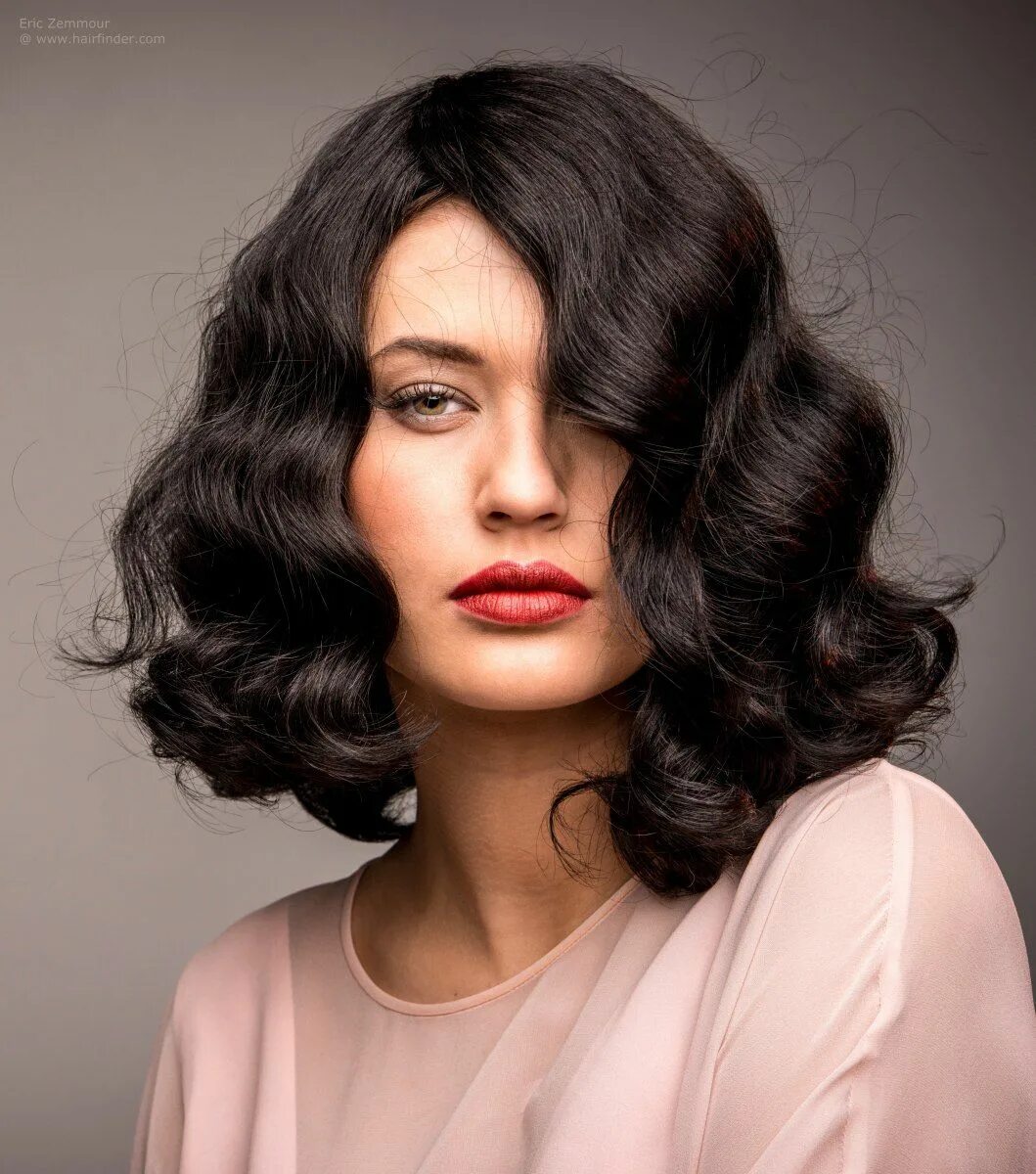 Прически на темные короткие волосы большие локоны Peinados cabello corto, Ondas cabello corto, Peinados boda pelo corto