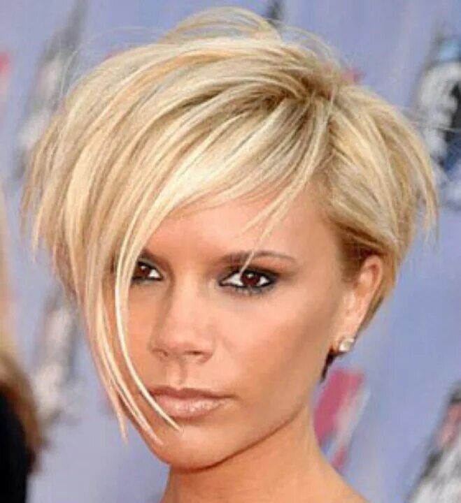 Прически на тонкие редкие Grown out pixie with long bangs Beckham hair, Victoria beckham hair, Hairstyles 