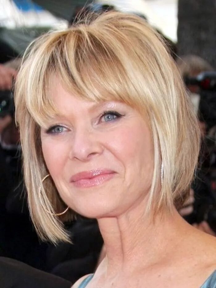 Прически на тонкие волосы для женщин 40 kate capshaw - Google Search Hairstyles for thin hair, Haircut for older women, 