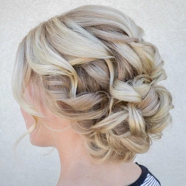 Прически на торжество фото средние волосы Drop-Dead Gorgeous Wedding Hairstyles - MODwedding Medium hair styles, Hair leng