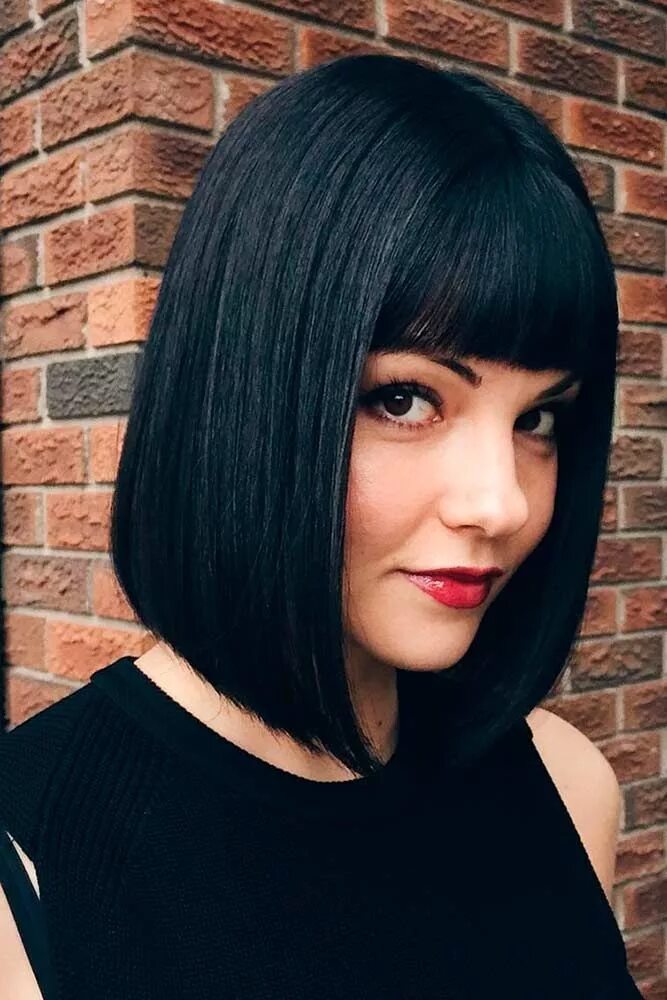 Прически на удлиненное каре с челкой 25 Beautiful Brunette Bob Hair Cut For Your Trendy Look Bob hairstyles, Short ha