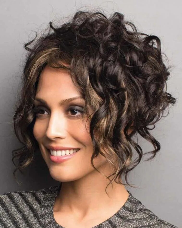 Прически на волнистые волосы средней длины женские 20 Elegant Natural Curly Hairstyles for Women in 2020 Curly hair styles, Curly h