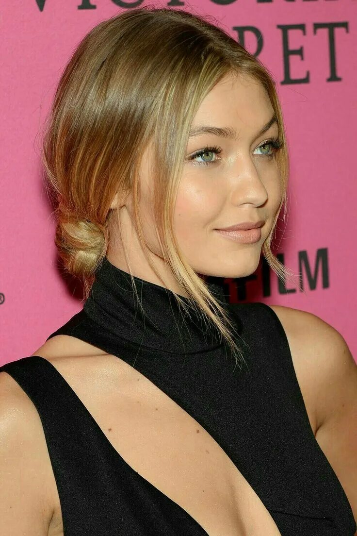 Прически на волосы чуть ниже плеч Gigi Hadid Victoria Secrets 2015 Gigi hadid hair, Cool hairstyles, Long hair sty