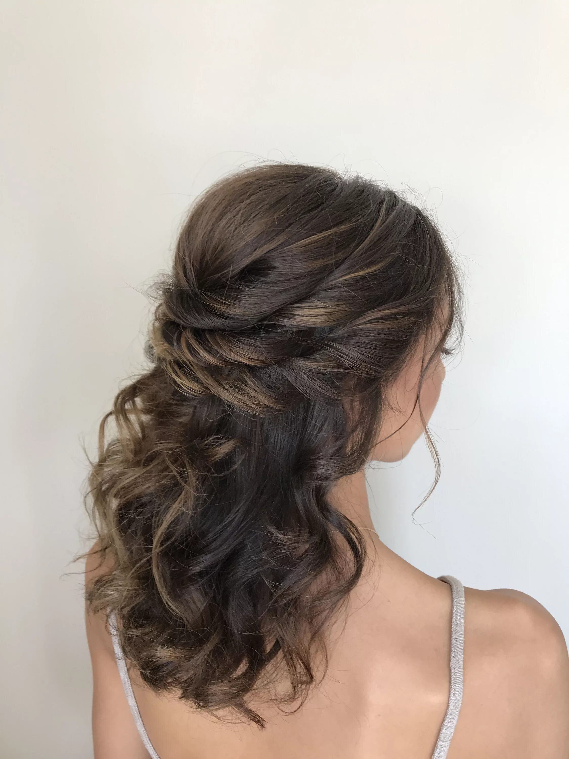 Прически на волосы до лопаток Bridal hair half up half down Bridal hair half up, Wedding hairstyles for medium