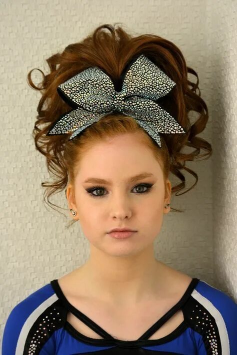 Прически на выступление в школе Teased Cheer Hair Curls Ponytail Braid Cheer hair, Teased hair, Cheerleading hai