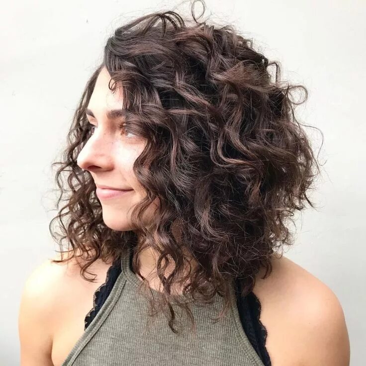 Прически на вьющиеся волосы средней длины 65 Enchanting Curly Bob Haircut Ideas for 2024 Curly bob hairstyles, Curly hair 