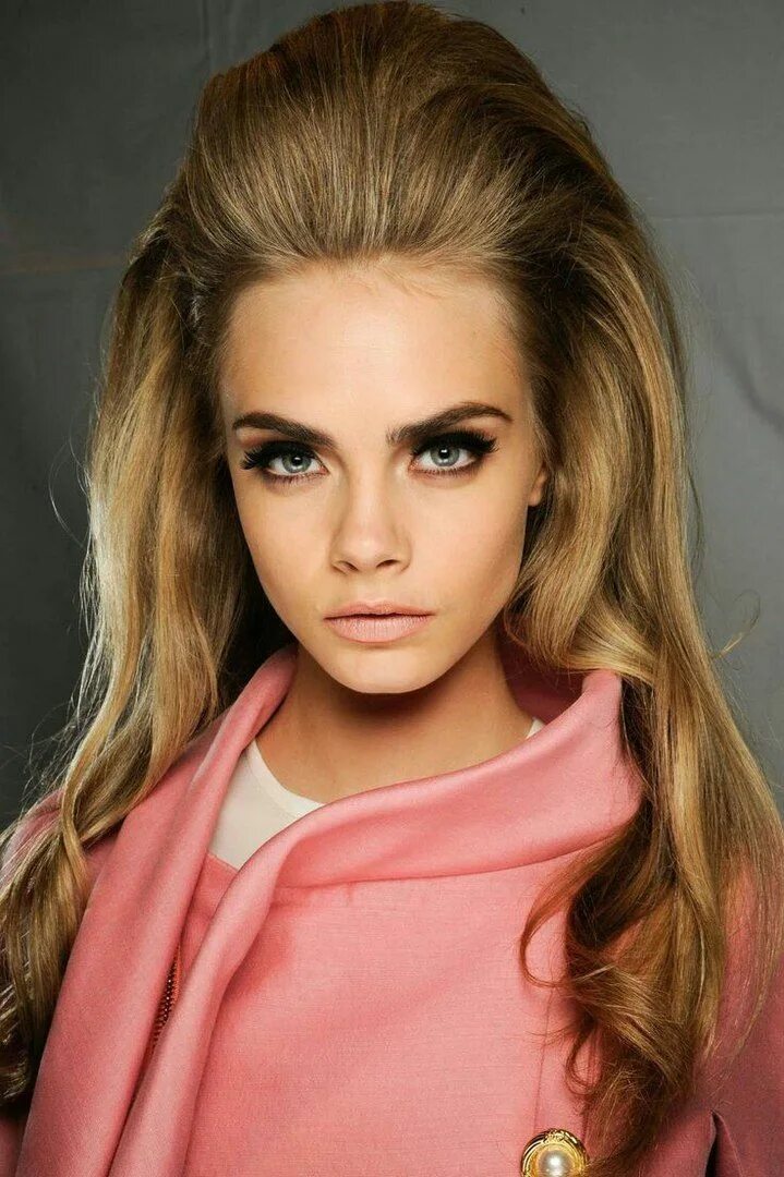 Прически начес волос Новости Bouffant hair, Cara delevingne, Retro hairstyles