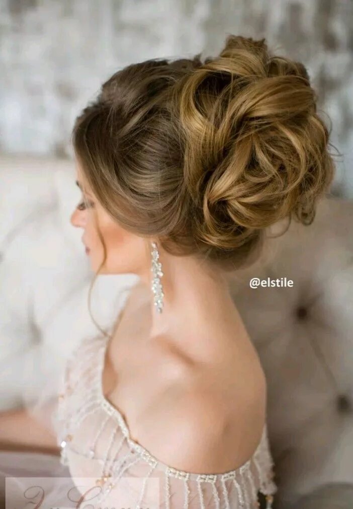 Прически наверх фото Pin by INA Boldaniuc on Прически Medium hair styles, Unique wedding hairstyles, 