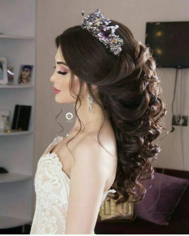 Прически невест длинные Pin by yaquelin Meza on Fiesta Bride hairstyles, Wedding hairstyles, Long hair s