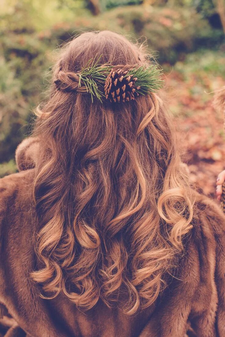 Прически осень 2024 AUTUMN LEAVES - STYLED BRIDAL SHOOT Fall hair, Flowers in hair, Hair adornments