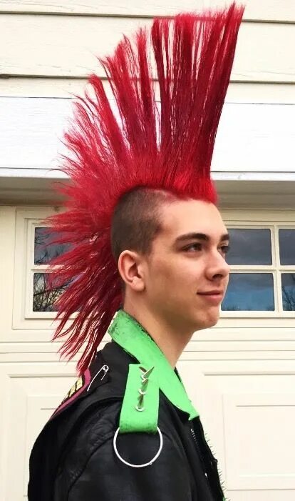 Прически панков фото Punk kid red mohawk Estilo punk rock, Keratina cabello, Cabello