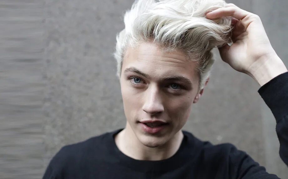 Прически парней белые волосы Lucky Blue Smith, il nuovo super modello Vogue Italia