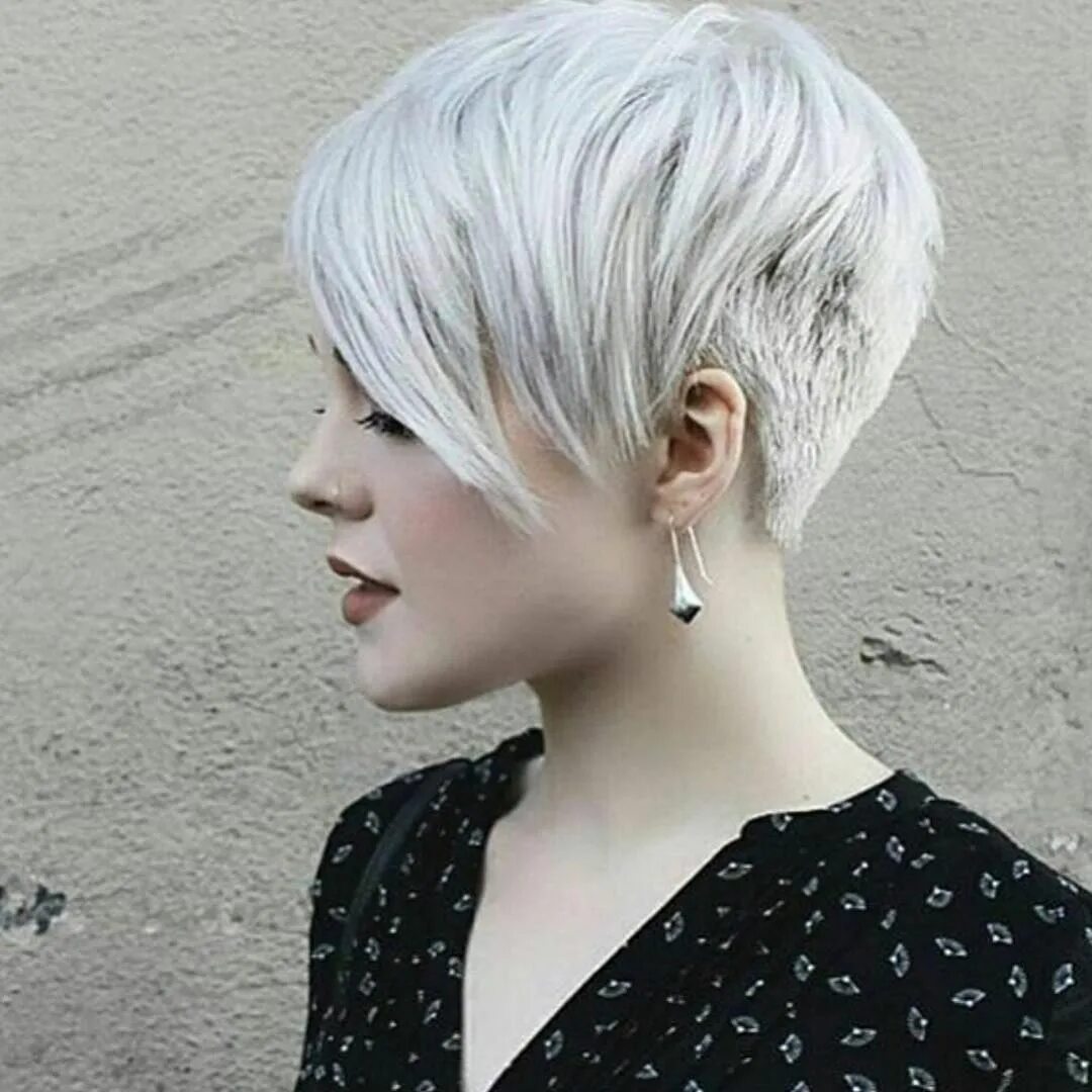 Прически пикси с длинной челкой Love it Pixie haircut for thick hair, Short hair styles pixie, Short pixie hairc