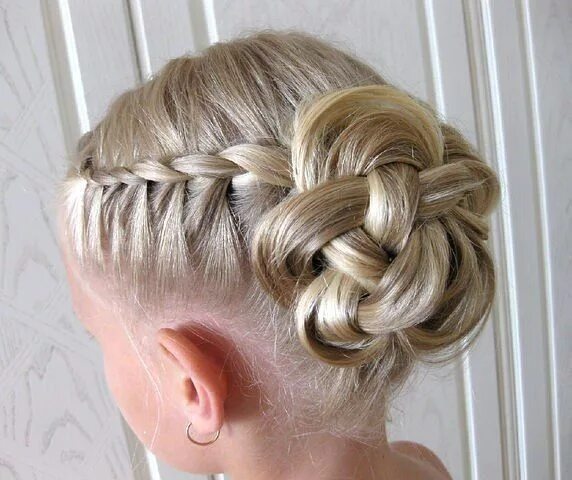 Прически плетение на длинные для девочки Hair Braid Samah S.'s Photo Beautylish Flower girl hairstyles, Hair styles, Juni