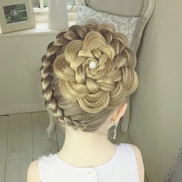 Прически плетение на длинные для девочки Анна Герман Flower girl hairstyles, Girl hairstyles, Hair styles 2017