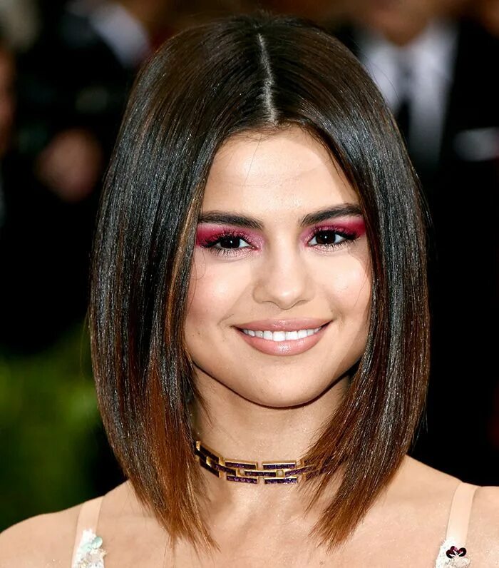 Прически под длинное каре Selena Gomez's 48 Greatest Hair Looks of All Time