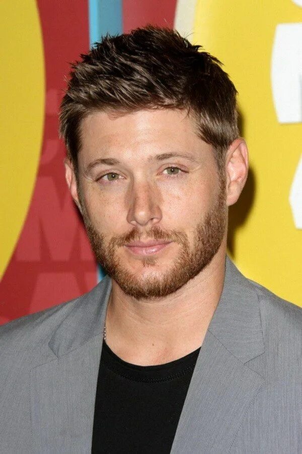 Прически под круглое лицо мужские coupe de cheveux homme négligée et légèrement stylisée de Jensen Ackles Прически