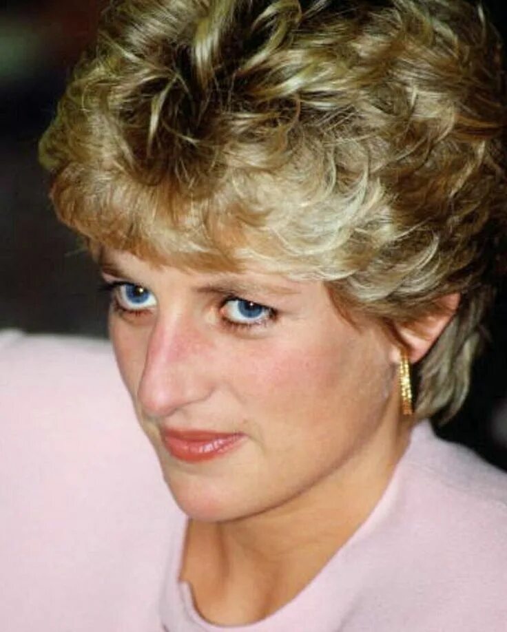 Прически принцессы дианы фото Princess Diana Forever on Instagram: "In her own words: "Well, people were - whe