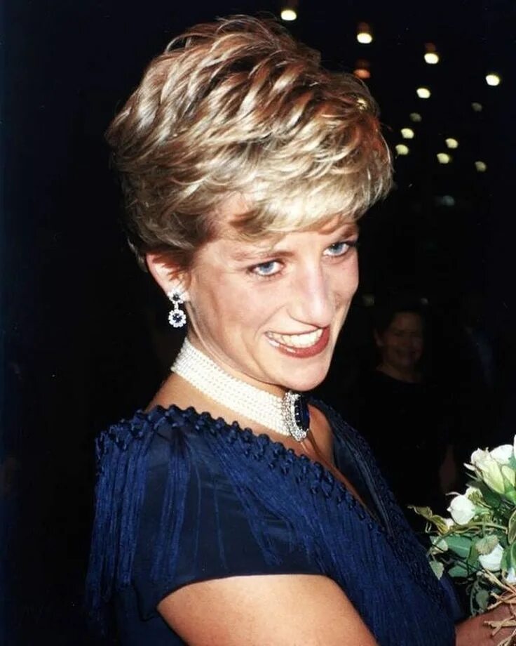 Прически принцессы дианы фото Pin von Gg auf lady diana in 2023 Prinzessin diana, Diana spencer, Lady diana