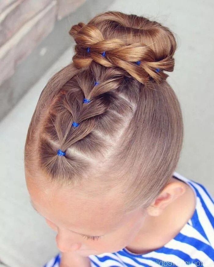 Прически ребенку 6 7 лет Beautiful Braided Bun Hairstyle