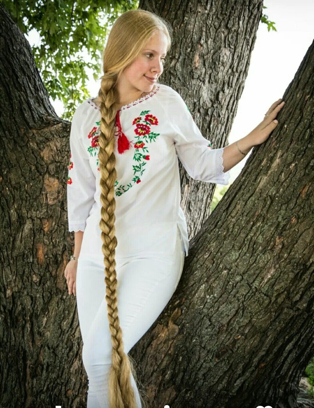 Прически с длинной косой Pin by Govinda Rajulu Chitturi on CGR'S Long hair women posts Long hair women, R