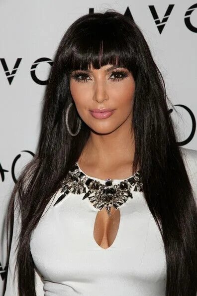 Прически с длинной прямой челкой Kim Kardashian Hair Kim kardashian hair, Kardashian hair, Celebrity hairstyles