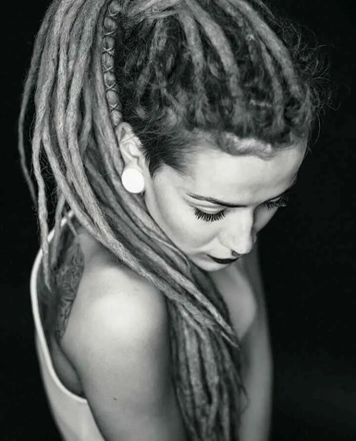 Прически с дредами женские Pin by Gerry Beal on medium hair Dread hairstyles, Beautiful dreadlocks, Rasta g