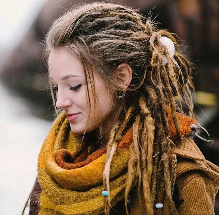 Прически с дредами женские Image result for partial dreads curly hair Half dreaded hair, Hippie hair, Dread