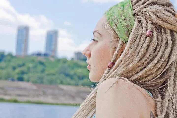 Прически с дредами женские Dreads Beautiful dreadlocks, Dreadlock hairstyles, Blonde dreadlocks