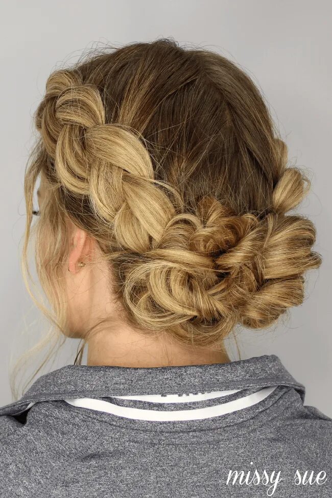 Прически с колоском на средние волосы Dutch Braids and Messy Buns Braided prom hair, Greasy hair hairstyles, Hair styl