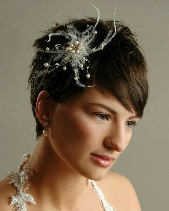 Прически с кольцами на короткие волосы Pin by Paula Correia on Tamanho grande Short wedding hair, Wedding hairstyles, H