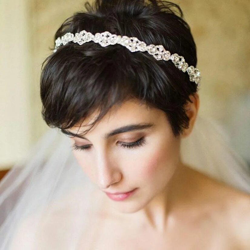 Прически с кольцами на короткие волосы Mariage: 10 coiffures cheveux courts et mi-longs Coup de Pouce Short wedding hai