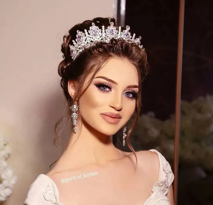 Прически с короной на средние Amazon.com: Dress For Women Wedding hairstyles with crown, Bridal hair buns, Wed