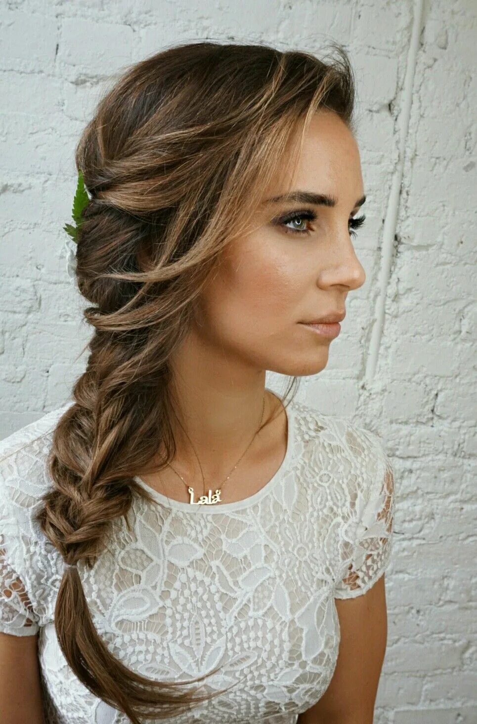 Прически с косами на длинные волосы Bridal side braid by @sarahwhair (instagram) Braided hairstyles for wedding, Sid